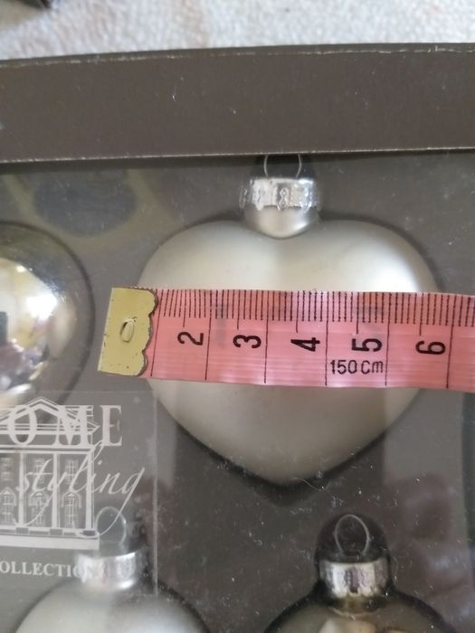 Стъклени елхови играчки