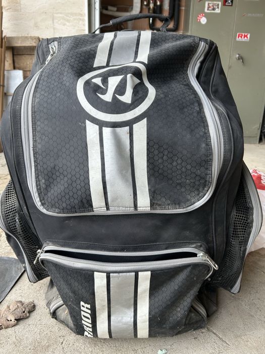 Продавам пълна хокейна екипировка – размер M, леко използвана