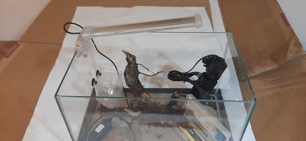 Acvariu 25 l complet echipat