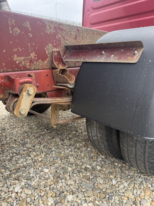 Iveco 7 locuri basculabil 3 parti hidraulic pe cutie cu clima