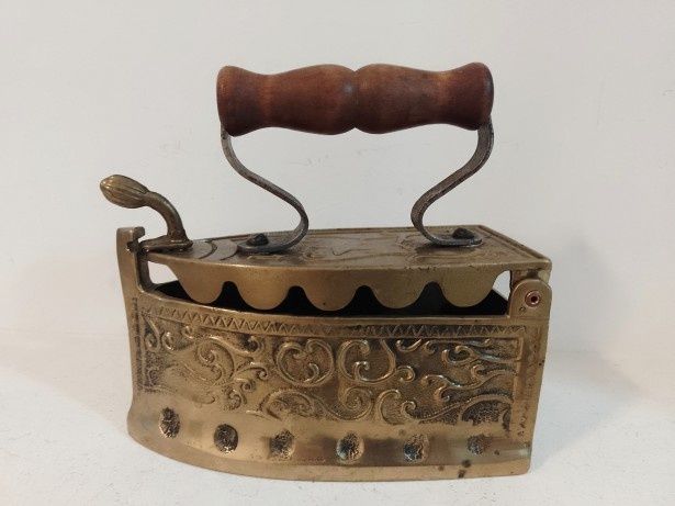 Fier de calcat rustic german din bronz masiv cu basoreliefuri,dimensiu