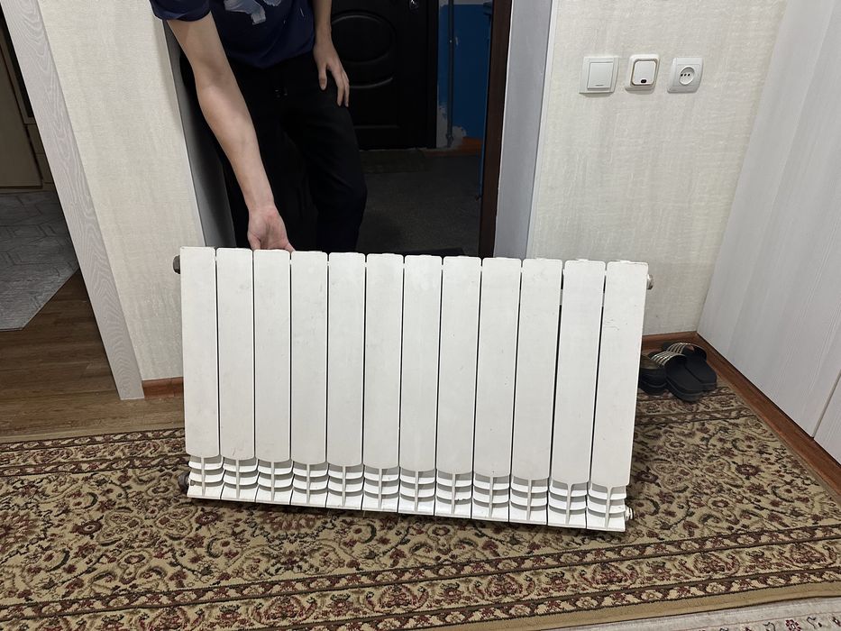 Радиатор продам б/у середине один блок с дыркой