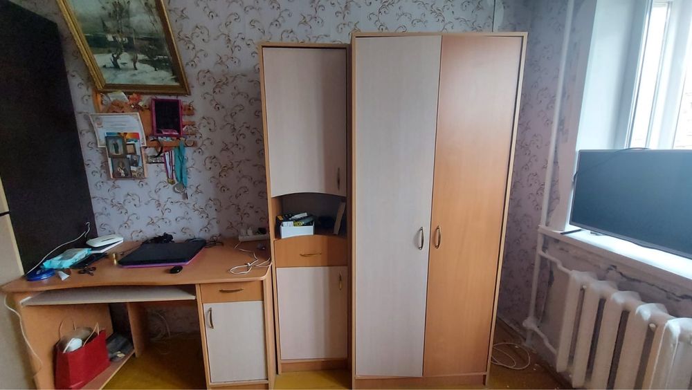 Продам шкаф для одежды и письменный стол