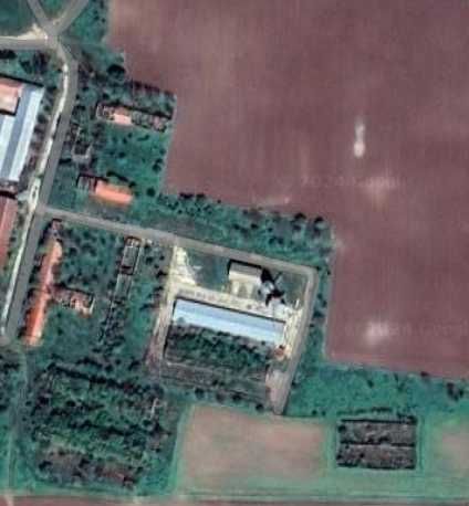 Продавам стопански двор на площ от 24 дка.