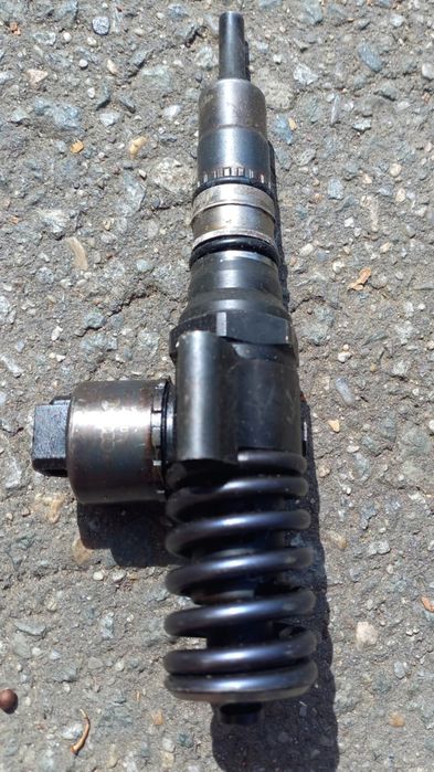 Vand un injector vw touran ,passat,seat ,skoda BKD motor 2000 diesel