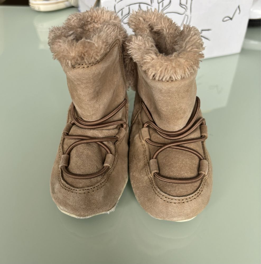 Бебешки маратонки  Adidas, ботуши Moon Boot, кецове Converse Frozen