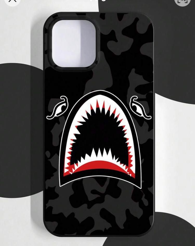 Vând husa BAPE shark