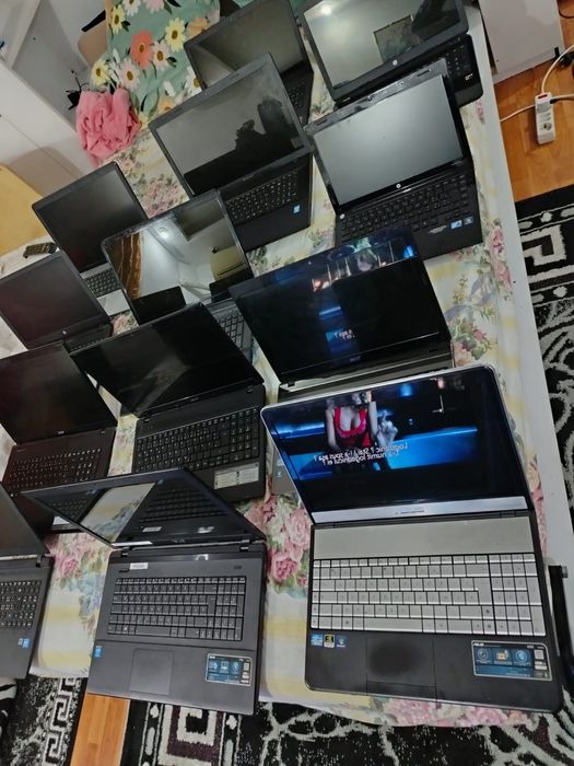 Vand laptopuri functionale ,testate la bucata s-au la set toate