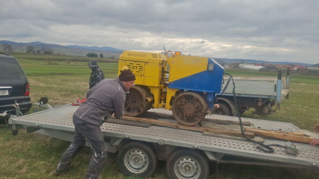 Nisip pietriș balast pământ negru moloz bobcat miniexcavator