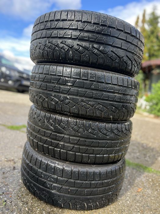 Зимни гуми 215/45/18 Pirelli DOT 19 .