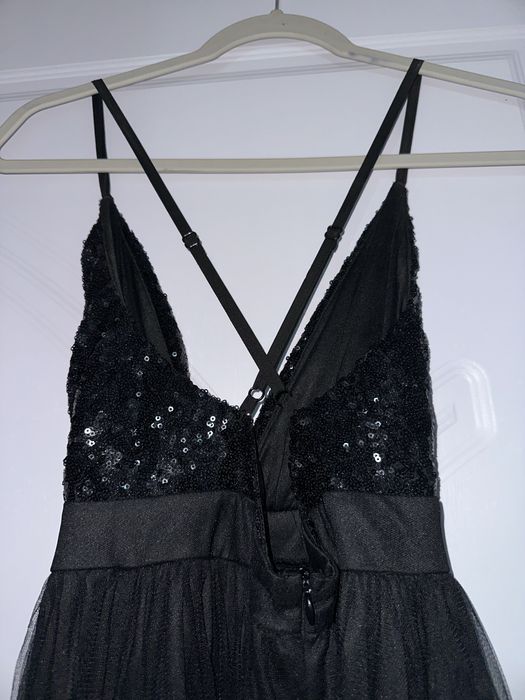 Чесрна дълга тюлена рокрля с пайети