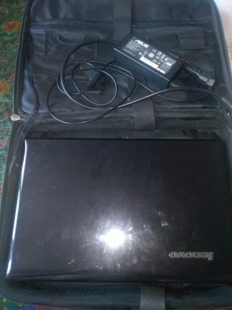 Ноутбук Ленобо с сумкой Core I5 ОЗУ 4гб общи 700гб есть виноус 7