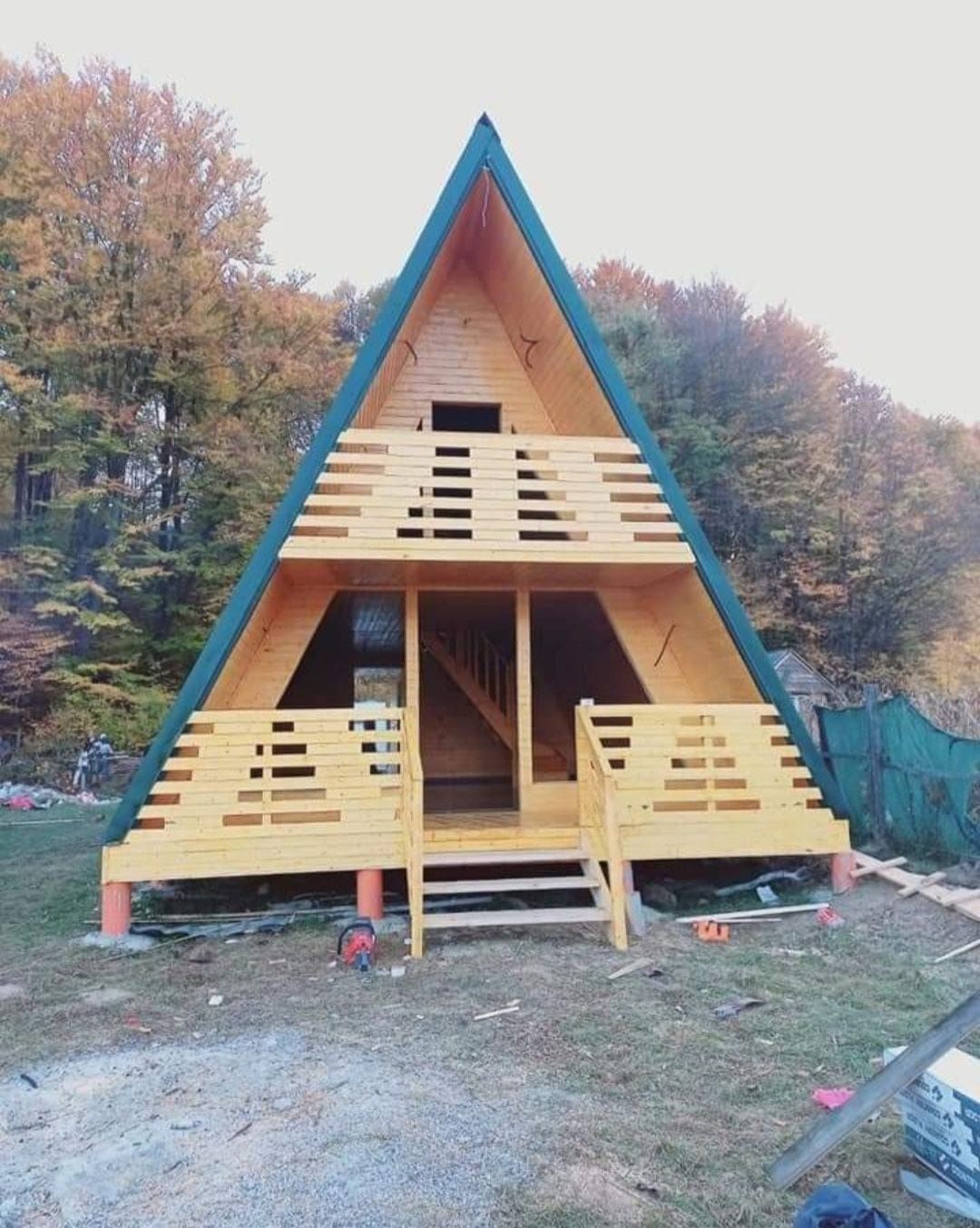 De vânzare cabana A FREM și casa din structura de lemn la comanda