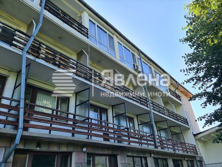 Продава се Хотел в Тетевен - 1661 кв.м за 335 €/кв.м - Снимка #1