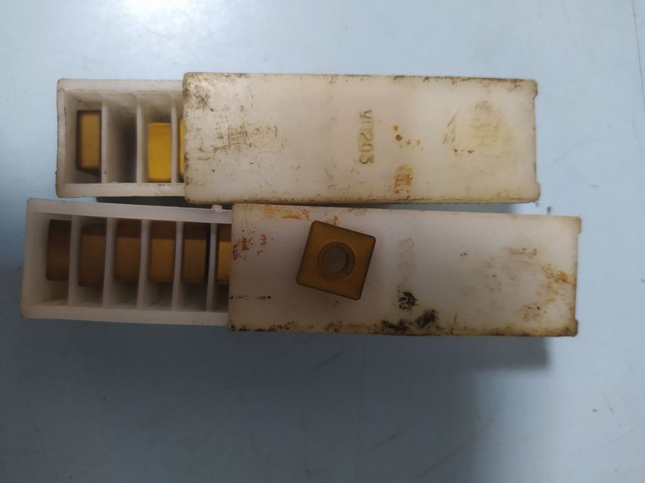 Продам победит для механических токарных  резцов.