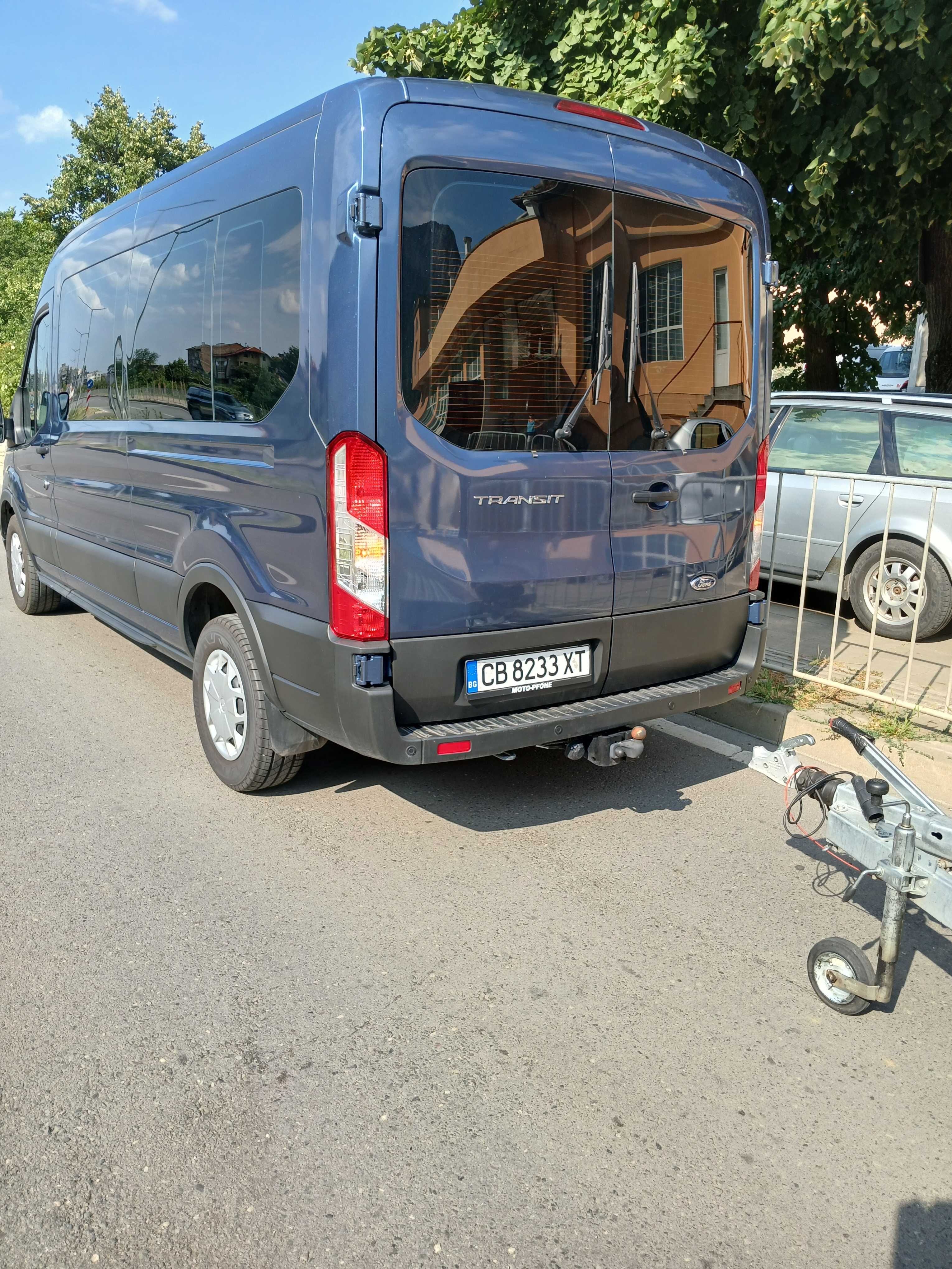 Продавам Форд Транзит 8+1 местен на 12000км.