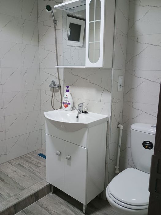 Închiriez apartament cu 3 camere
