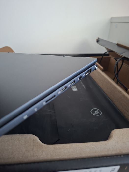 Asus Zenbook 14"  OLed 2.8K, Ryzen 7, 16Gb, 512Ssd, Iluminata