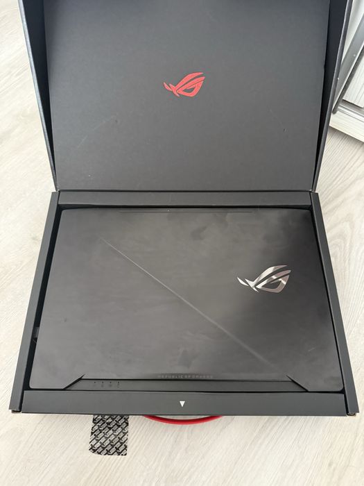 Vand laptop gaming rog strix perfect functional bateria tine 2 ore