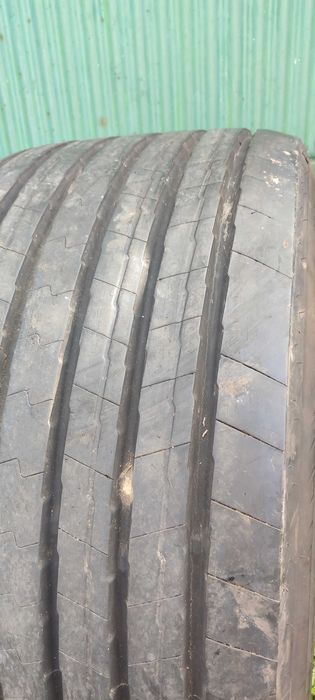 Продавам гума за тежкотоварно ремарке 445 45 19.5
