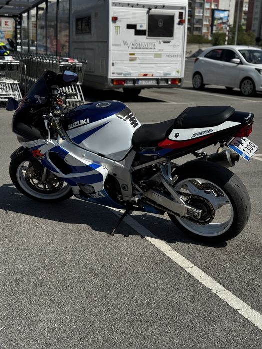 Suzuki GSXR Y750