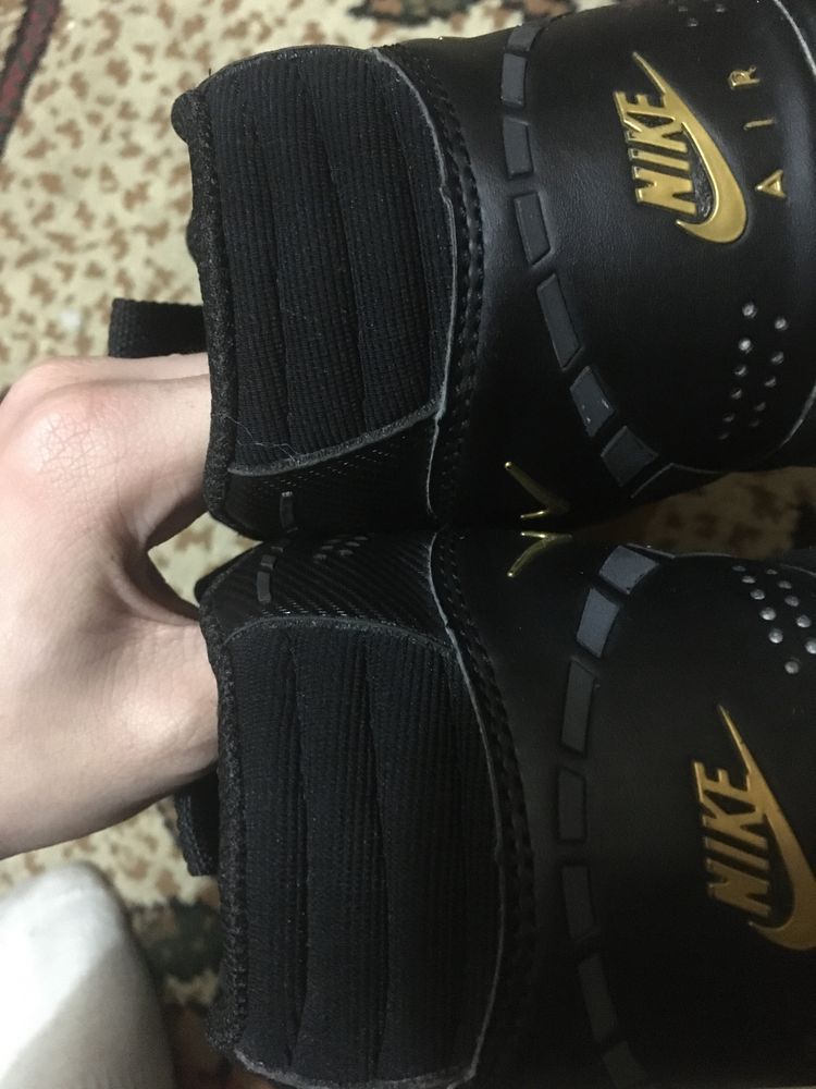 продаются Nike air trainer