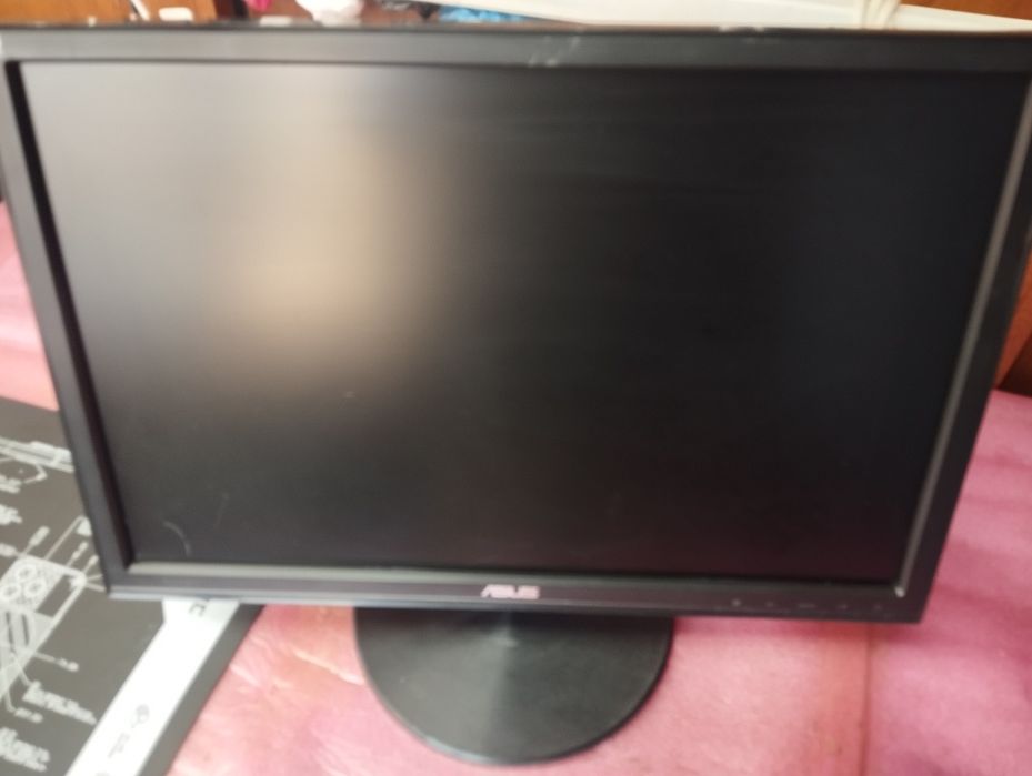 2 та манитор сотилади