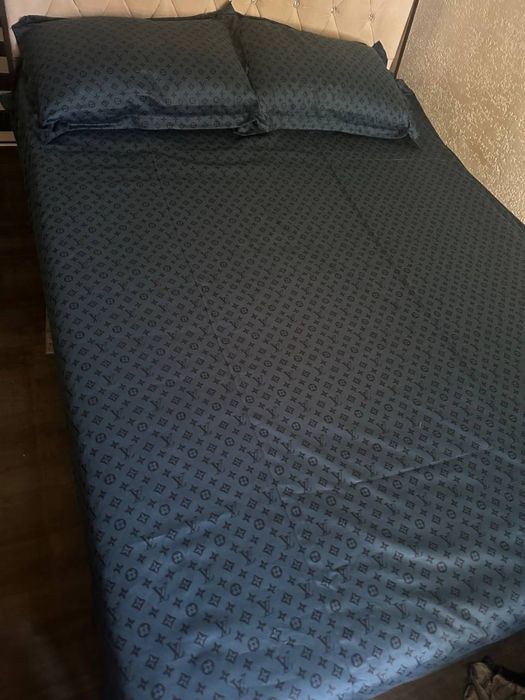 продается кровать полторушка