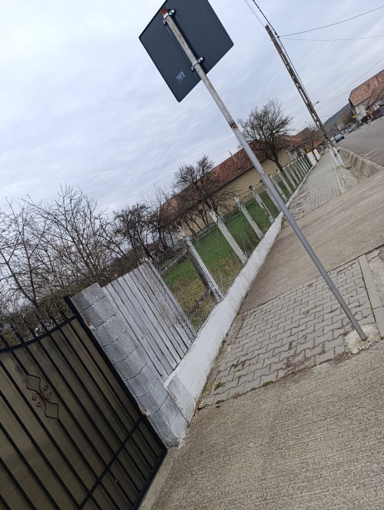 Casă de vânzare!