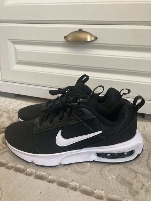 Adidasi air max dama