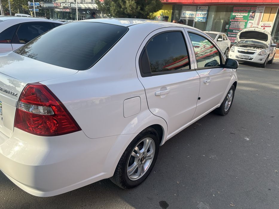 Nexia 3 sotiladi avtomat