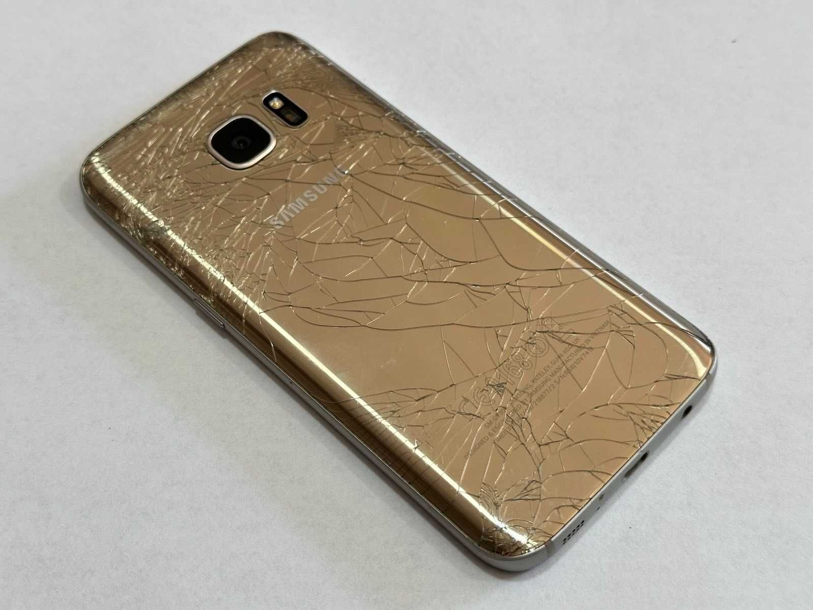 Samsung Galaxy S7 Пукнат гръб