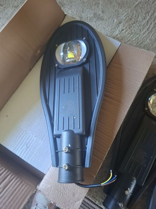 Becuri iluminat pentru stalp