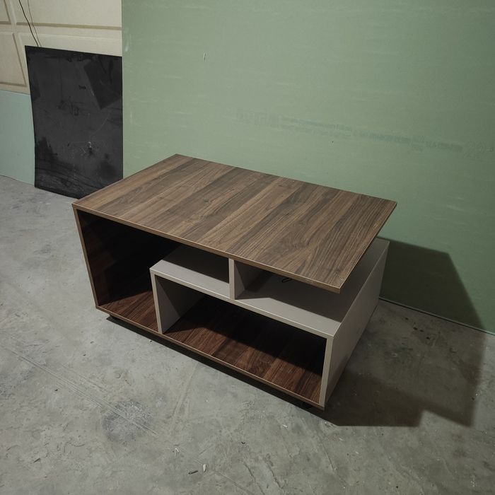 Журнальный столик в стиле хай-тек