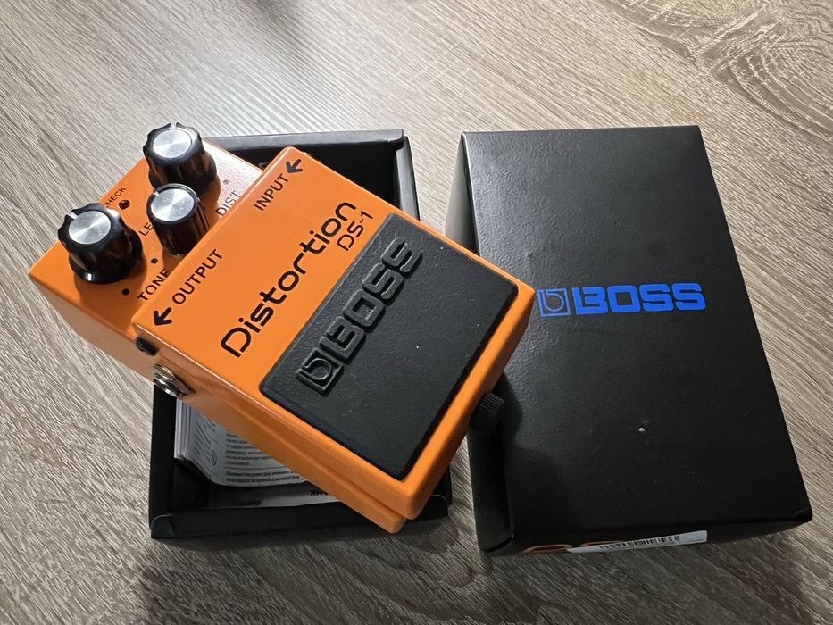 Педаль BOSS DS-1 + блок питания + патч шнур