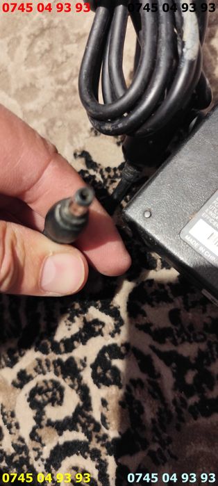 alimentator incarcator Toshiba 19v 6.3A mufa 5.5mm cu proba