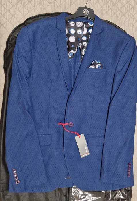 Предлагам чисто ново мъжко сако Felix Hardy