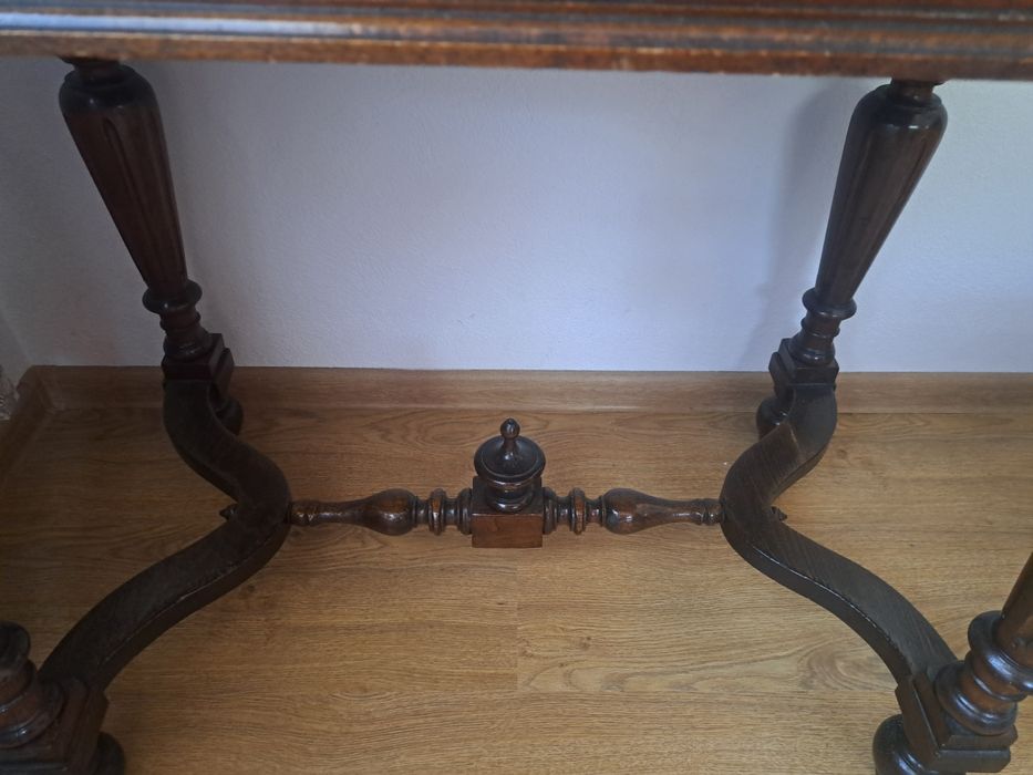 Vand masa ,mobila veche .