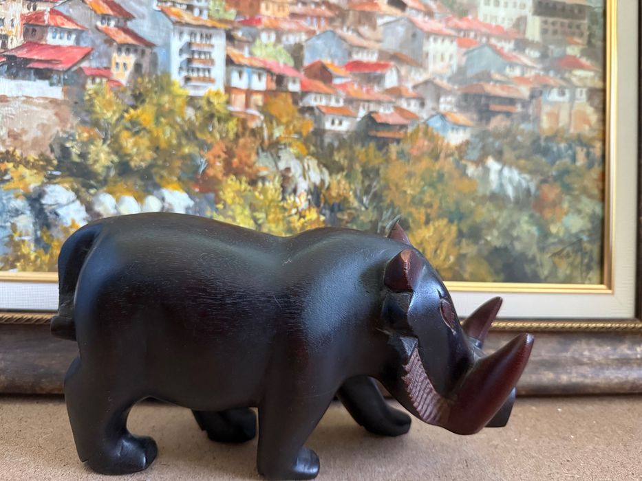 Брадавичесто прасе от плътно абаносово дърво