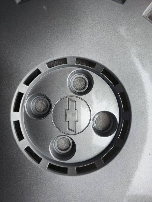 Оригинальные колпаки R15 на Chevrolet Cobalt