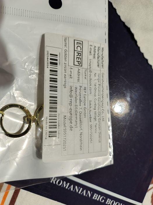 Cerceii suflați cu aur din zirconiu