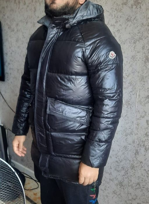 Продам длинную теплую зимнюю мужскую куртку Moncler