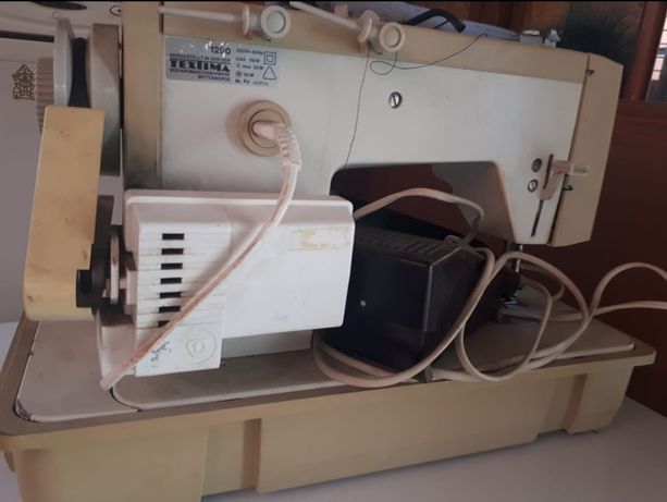 Продам рабочий электрический швейный машынка