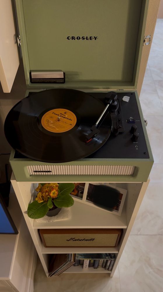 Грамофон Crosley Voyager