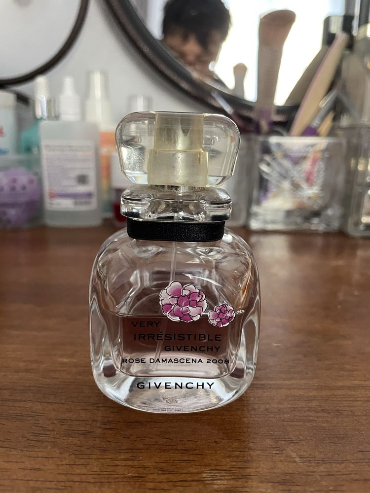 Духи Givency разные
