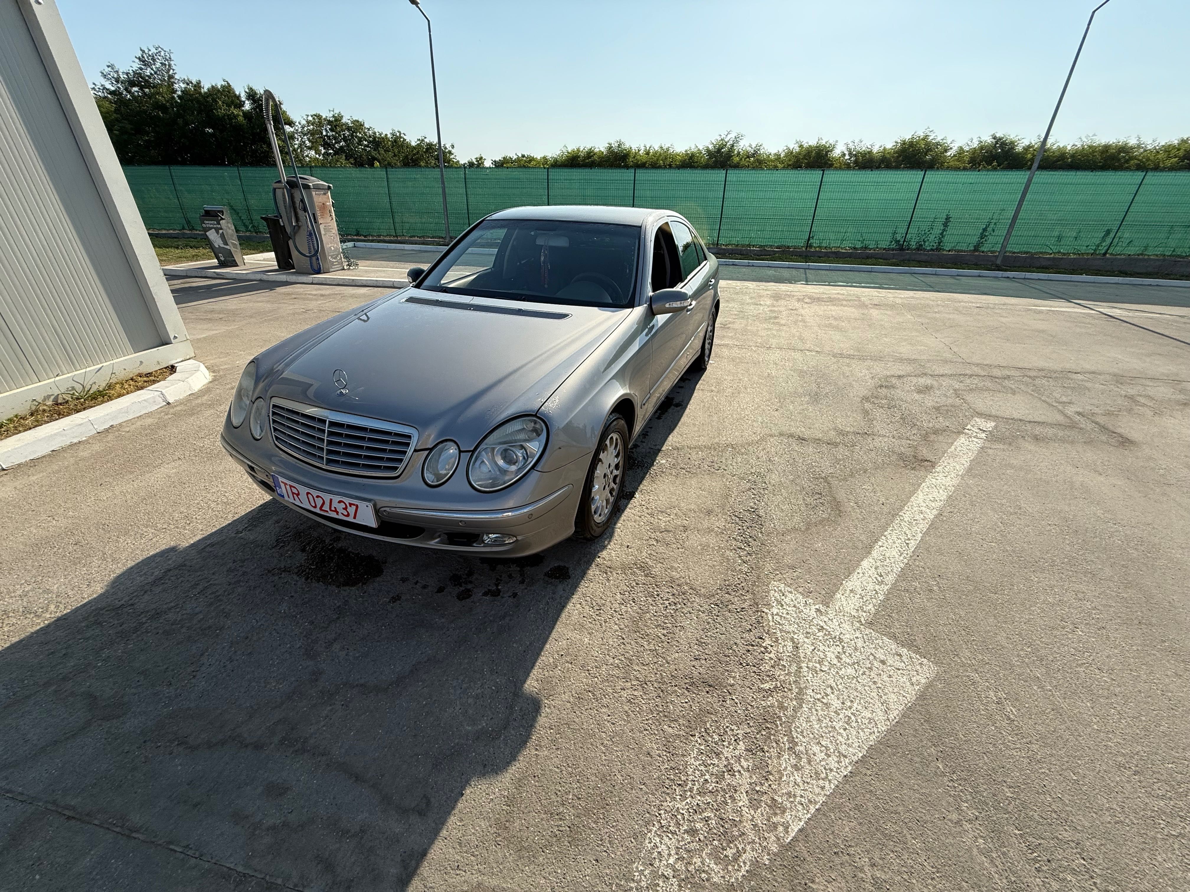 Mercedes  benz e220