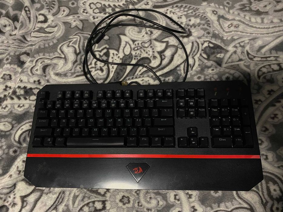Vând tastatură mecanică Redragon