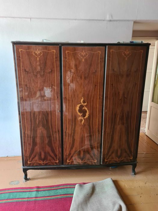 Винтажная мебель,комод, плательный шкаф,стол