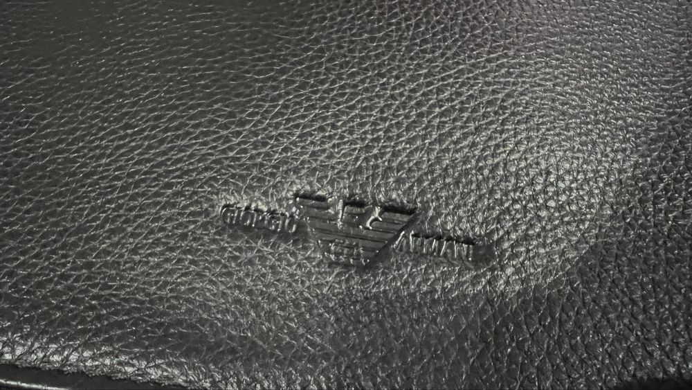 Продам брендовую оригинальную дорожную сумку Emporio Armani