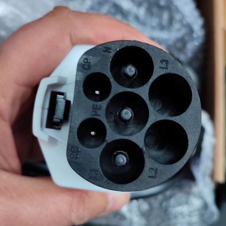 Зарядка для электромобиля. GB/T AC 3.5, 8-16A 220Вольт. 5-10 м
